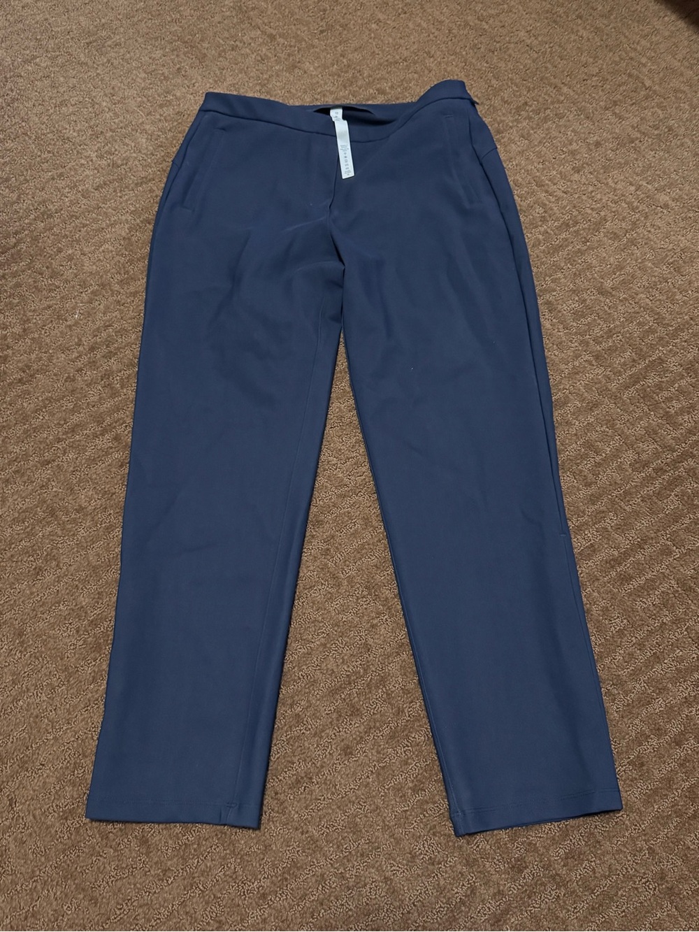 Lululemon women’s on the move pants, navy size 10 28” inseam